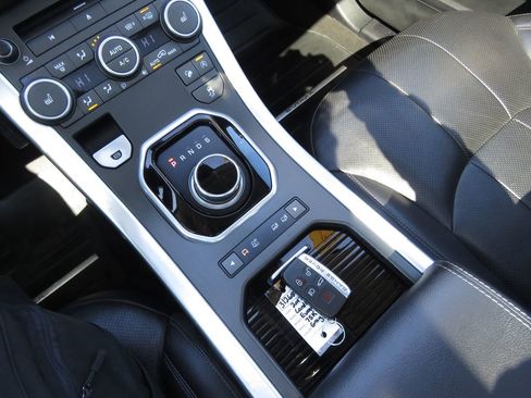 Used 2017 Land Rover Range Rover Evoque SE image 24