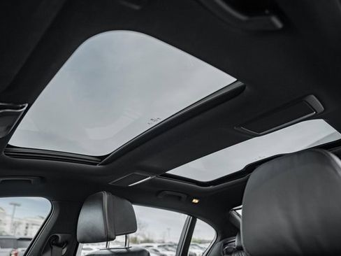 Used 2018 BMW 750i xDrive image 32