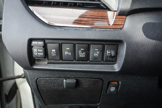 Used 2016 Toyota Sienna Limited Premium FWD image 33