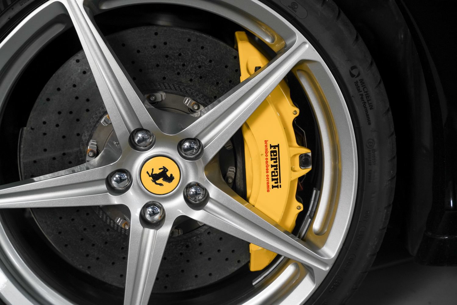 Used 2013 Ferrari 458 Spider RWD image 18