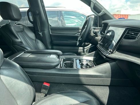 Used 2024 Jeep Wagoneer L Series II w/ Flexible Seating Group RWD image 7