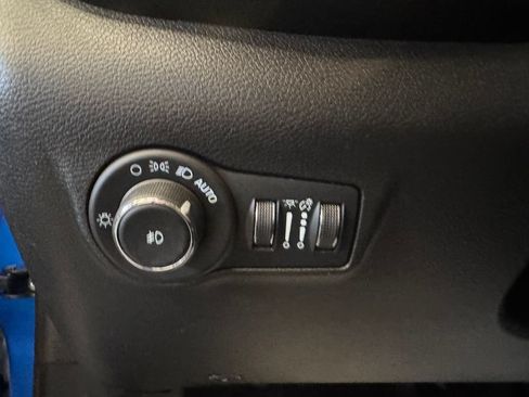 Used 2024 Jeep Compass Latitude w/ Convenience Group AWD/4WD image 17