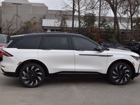 New 2026 Lincoln Nautilus Reserve w/ Jet Appearance Package image 5