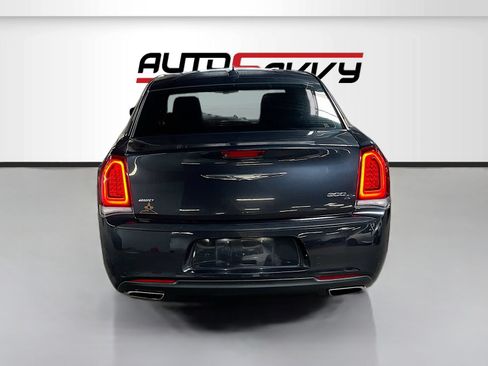 Used 2019 Chrysler 300 S AWD/4WD image 6