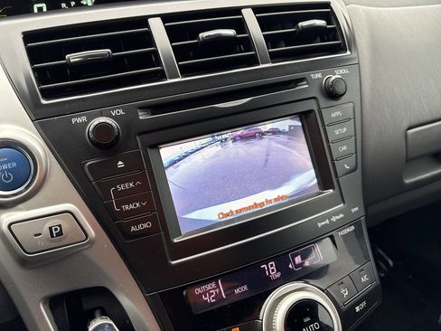 Used 2014 Toyota Prius V Three image 26