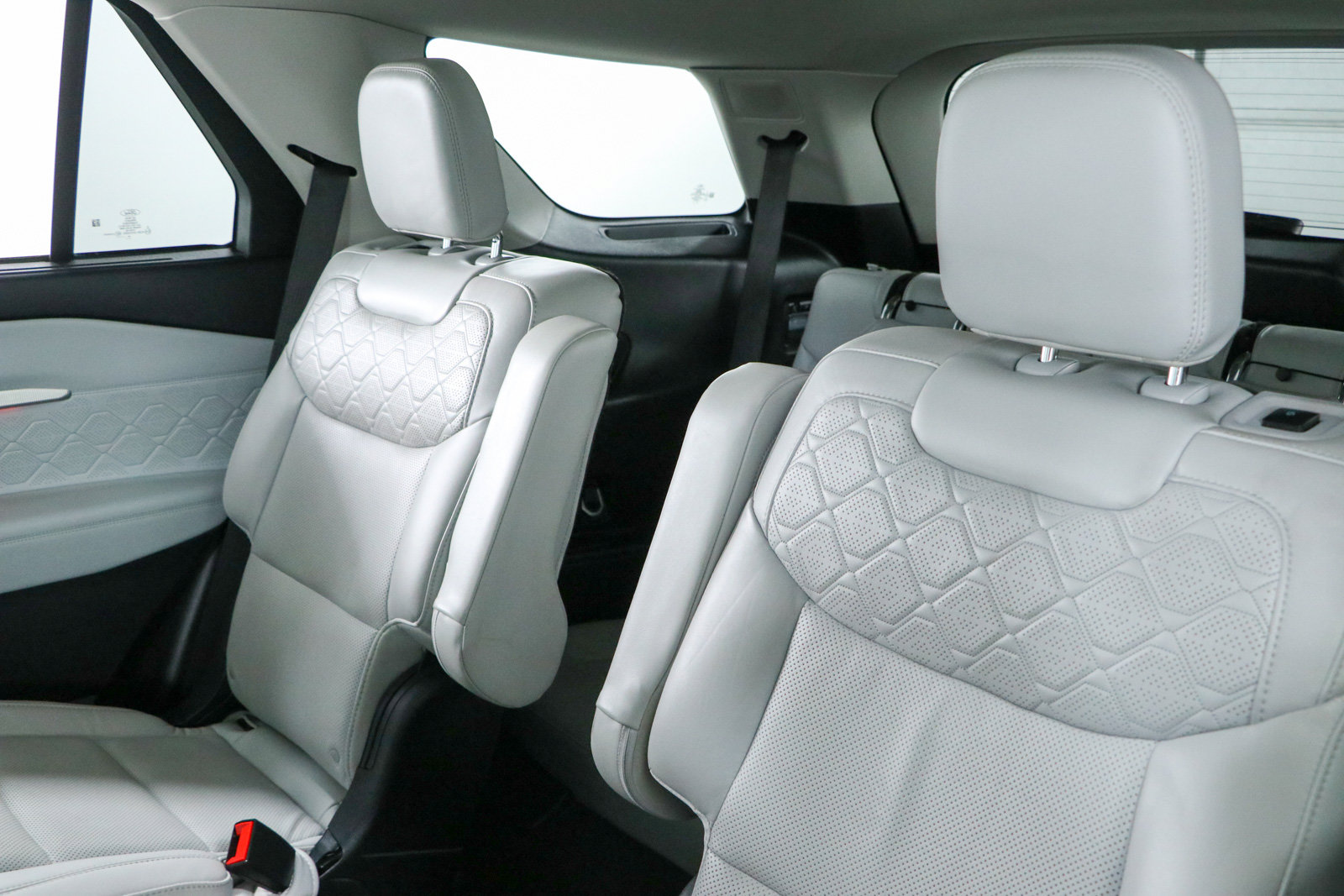Used 2025 Ford Explorer Platinum w/ LUX Leather Package AWD/4WD image 26