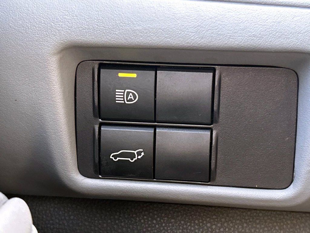 Used 2022 Toyota Highlander XLE AWD/4WD image 20