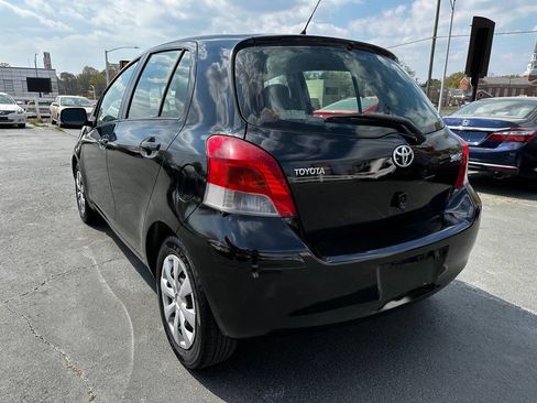 Used 2011 Toyota Yaris 4-Door Hatchback w/ Convenience Pkg image 5