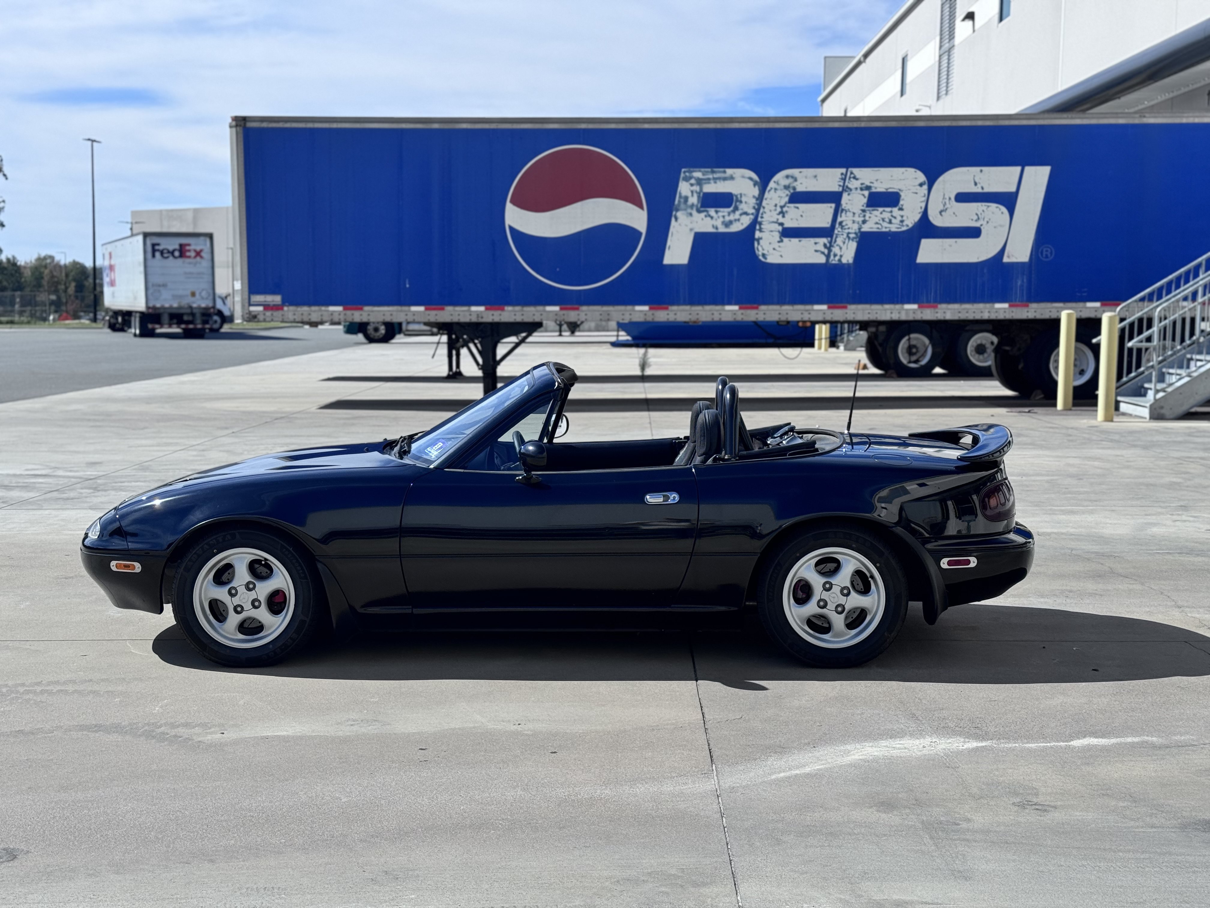 Used 1996 MAZDA MX-5 Miata RWD image 12