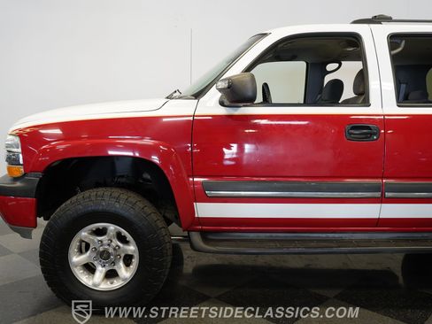 Used 2004 Chevrolet Suburban 2500 AWD/4WD image 24