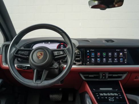 Used 2024 Porsche Cayenne AWD/4WD image 22