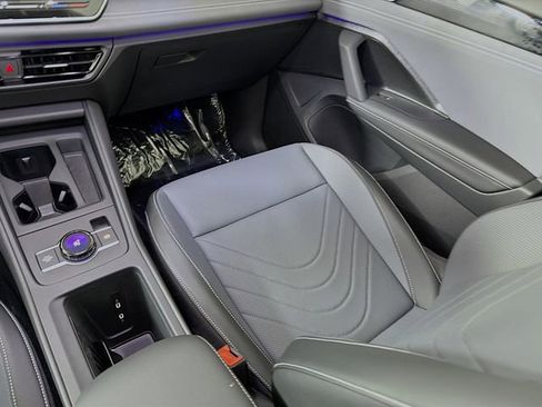 New 2026 Volkswagen Tiguan SE image 26