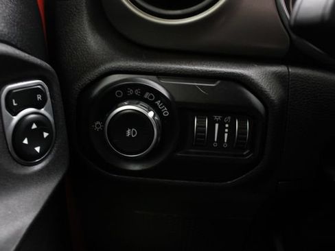 Used 2018 Jeep Wrangler Unlimited Sport S AWD/4WD image 8