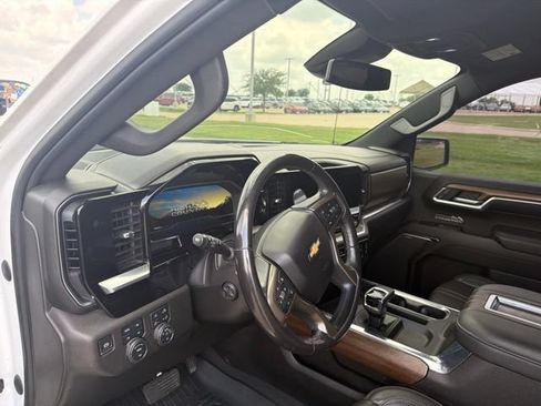 Used 2022 Chevrolet Silverado 1500 High Country AWD/4WD image 16