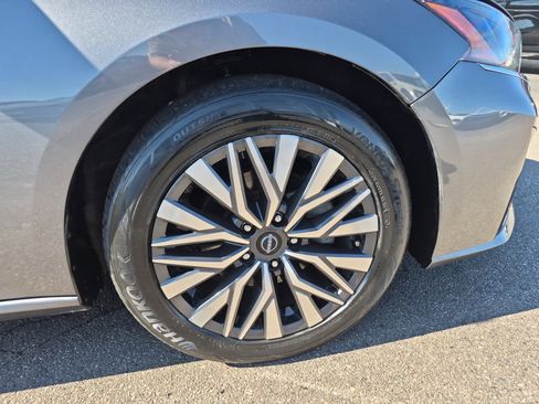 Used 2024 Nissan Altima 2.5 SV image 7