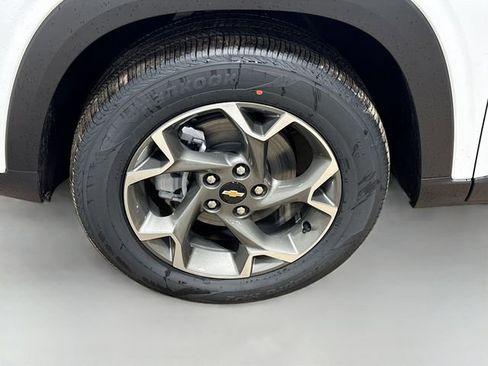 New 2026 Chevrolet Trax LT FWD image 32