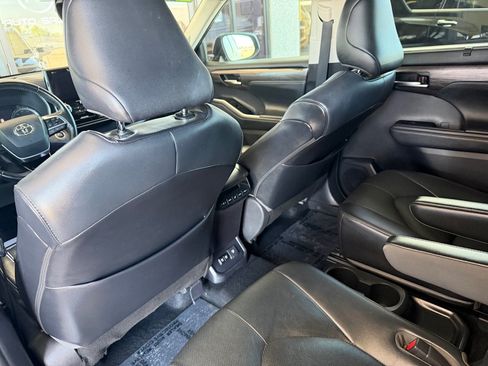 Used 2021 Toyota Highlander Limited FWD image 24
