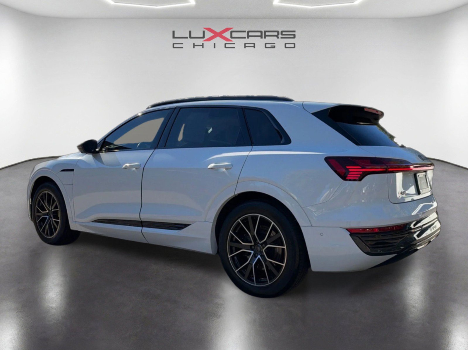 Used 2024 Audi Q8 e-tron Premium Plus w/ Premium Plus Package AWD/4WD image 7