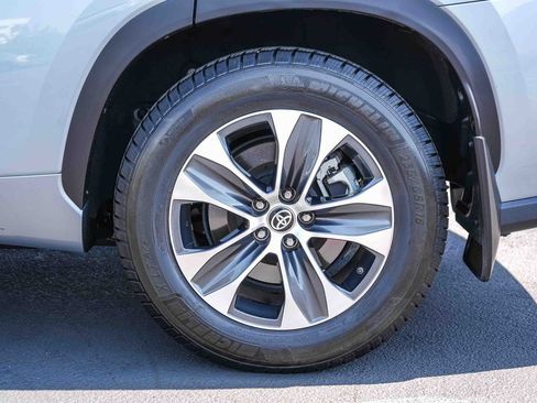 Used 2023 Toyota Highlander XLE FWD image 12