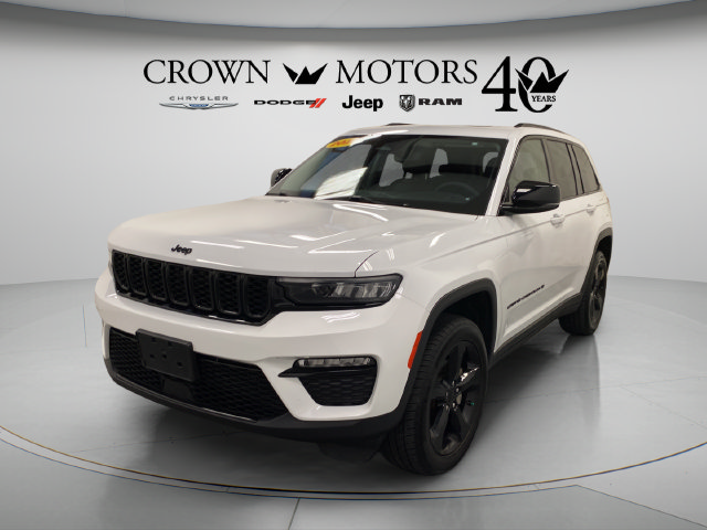 Used 2023 Jeep Grand Cherokee Limited w/ Black Appearance Package AWD/4WD image 11