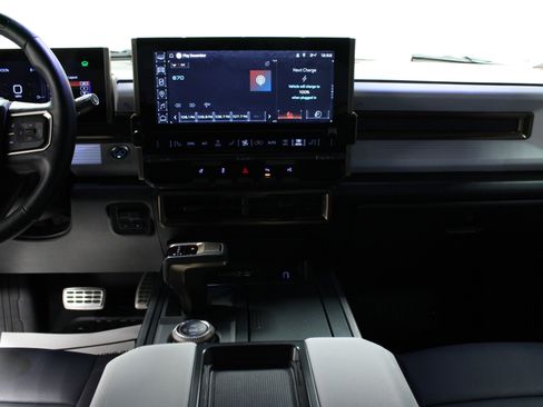 Used 2025 GMC Hummer EV 2X w/ LPO, Sport Package AWD/4WD image 18