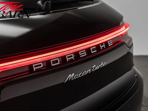 Used 2020 Porsche Macan Turbo image 12