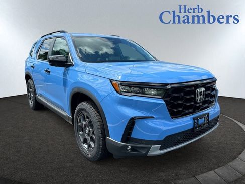 Used 2025 Honda Pilot TrailSport image 1