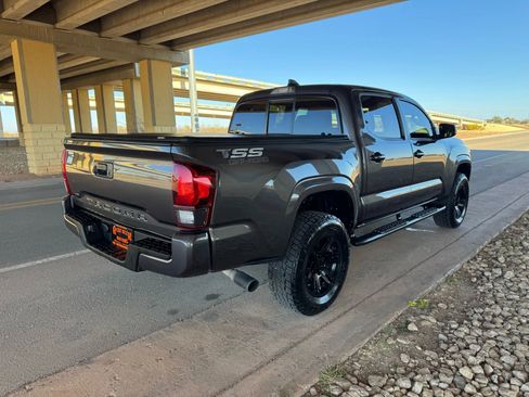 Used 2020 Toyota Tacoma SR image 3