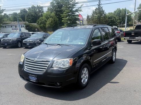 Used 2010 Chrysler Town & Country Touring Plus FWD image 5
