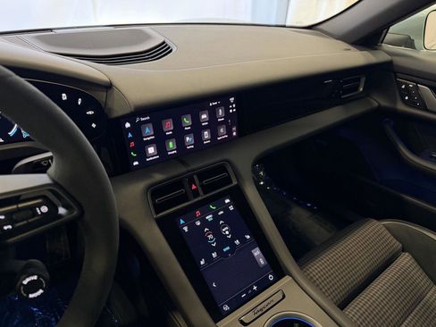 Certified 2025 Porsche Taycan image 18