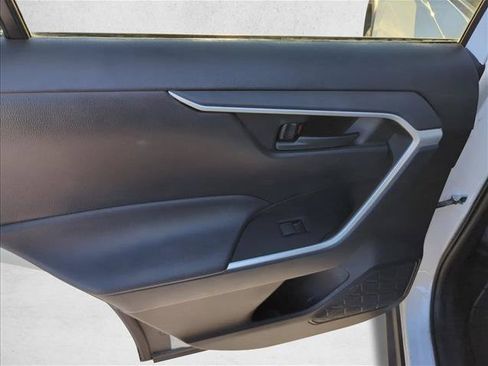 Certified 2021 Toyota RAV4 LE AWD/4WD image 9