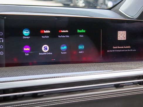 Used 2025 Cadillac Escalade V AWD/4WD image 21