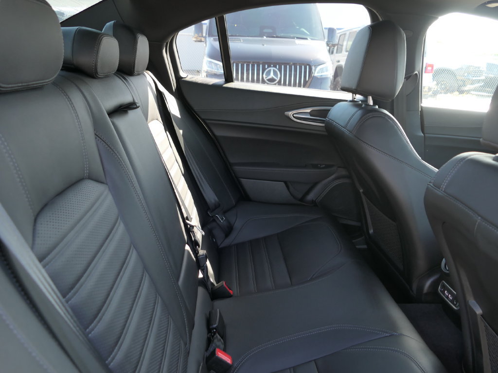 Used 2024 Alfa Romeo Giulia Veloce RWD image 24