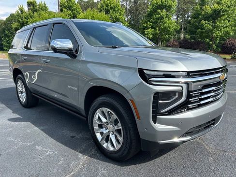 Used 2025 Chevrolet Tahoe Premier AWD/4WD image 25