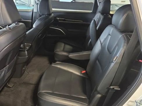 Used 2025 Kia Telluride S FWD image 6