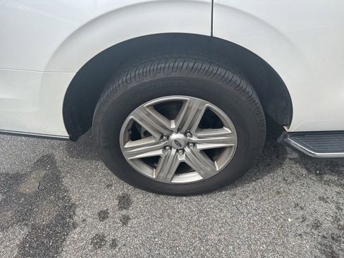 Used 2019 Ford Expedition XLT w/ Equipment Group 202A RWD image 25