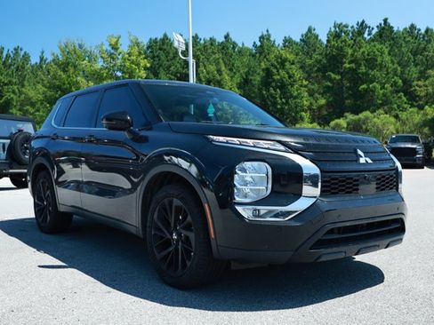 Used 2023 Mitsubishi Outlander SE Black Edition AWD/4WD image 2