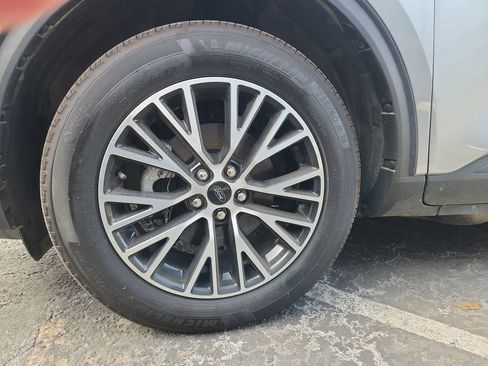 Used 2024 Ford Escape SE image 5