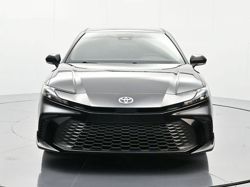Used 2025 Toyota Camry SE image 2