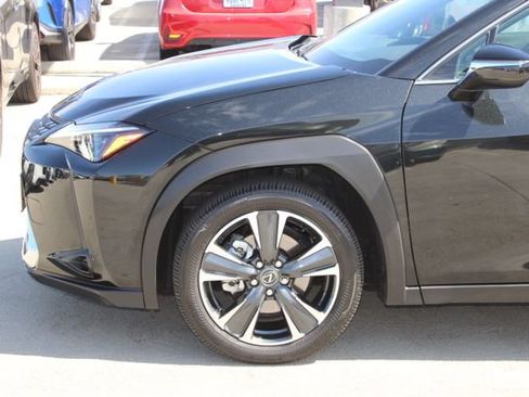 Certified 2025 Lexus UX 300h FWD image 4