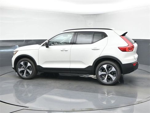New 2026 Volvo XC40 B5 Core w/ Climate Package image 5