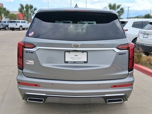 New 2025 Cadillac XT6 Luxury image 5