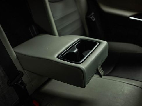 Used 2019 Toyota RAV4 Limited image 14