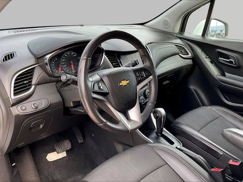 Used 2022 Chevrolet Trax LT w/ LT Convenience Package AWD/4WD image 17