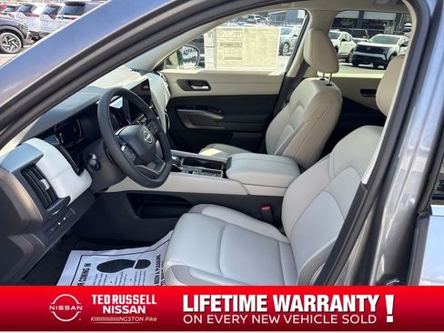 New 2026 Nissan Pathfinder SL image 9