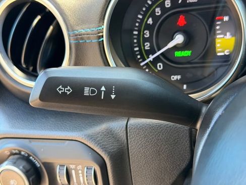 Used 2021 Jeep Wrangler Unlimited Rubicon 4xe w/ Cold Weather Group AWD/4WD image 15