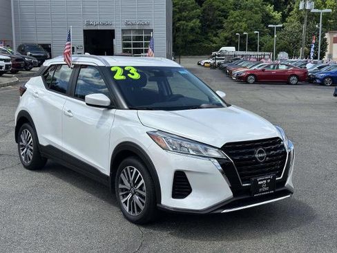 Certified 2023 Nissan Kicks SV FWD image 1