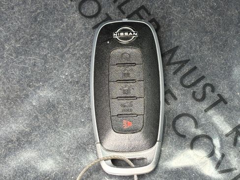 Used 2025 Nissan Rogue SV FWD image 25