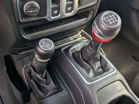 Used 2020 Jeep Wrangler Sport AWD/4WD image 15
