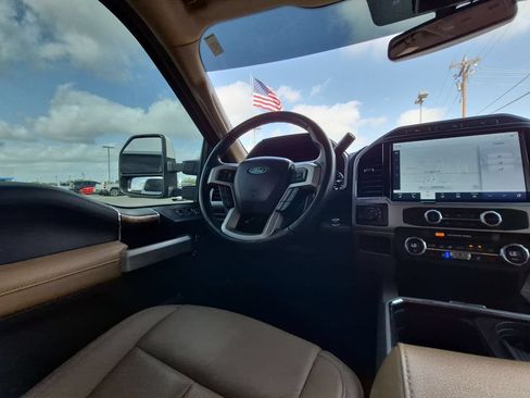 Used 2022 Ford F250 Lariat w/ Lariat Ultimate Package AWD/4WD image 7
